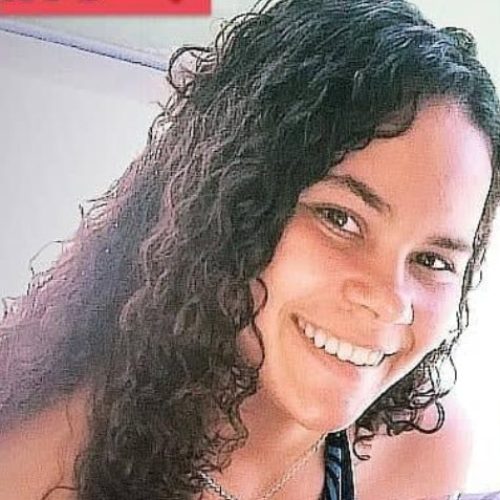 Adolescente grávida é assassinada na porta de casa