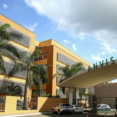 Fachada do edifício sede da Agência Nacional de Vigilância Sanitária (Anvisa).