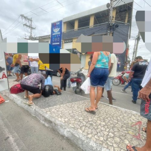 Mulher fica ferida ao ser arremessada de moto após atropelar homem em Conceição do Coité