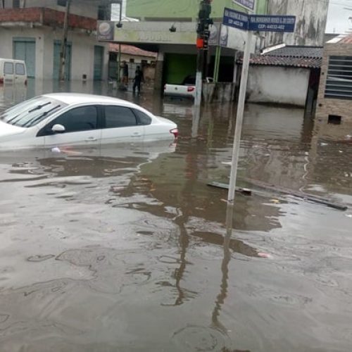 Chuva pega Feira de Santana de surpresa e causa alagamentos