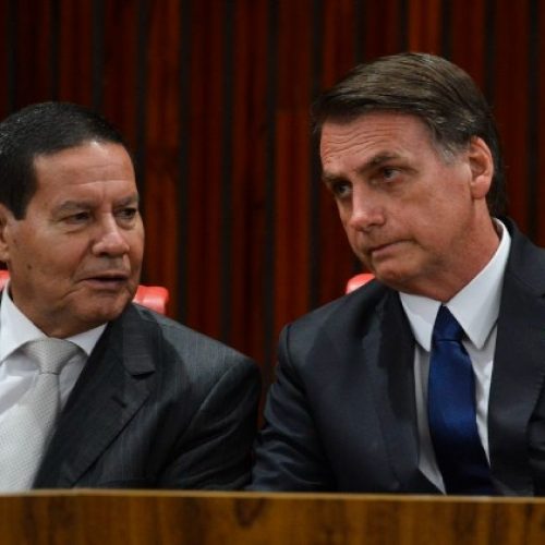 Ministério Público pede que TCU troque Bolsonaro por Mourão na gestão da pandemia