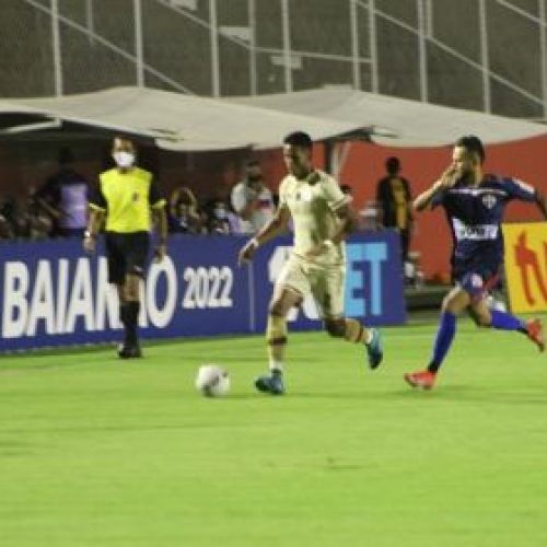 Jacuipense vence Bahia de Feira, segue invicto e aumenta vantagem na ponta do Baianão