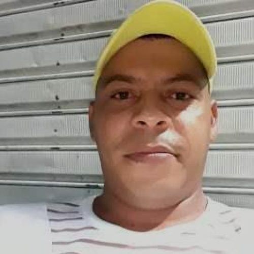 Polícia procura locutor condenado a 13 anos de prisão pelo estupro da própria filha em Valente