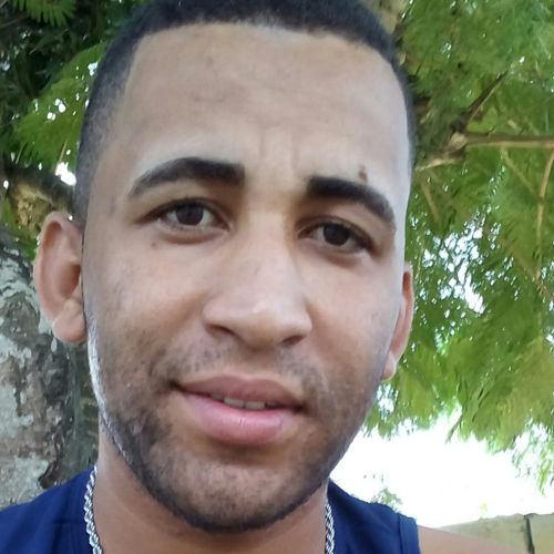 Homem morre após carro cair em açude em Serrinha