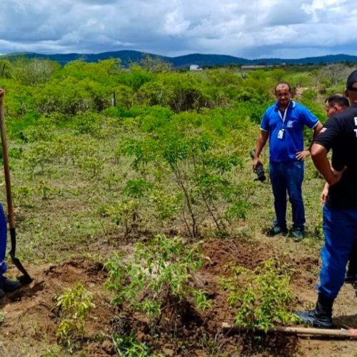 Polícia e Embasa desativam ligação clandestina de água em Itaberaba