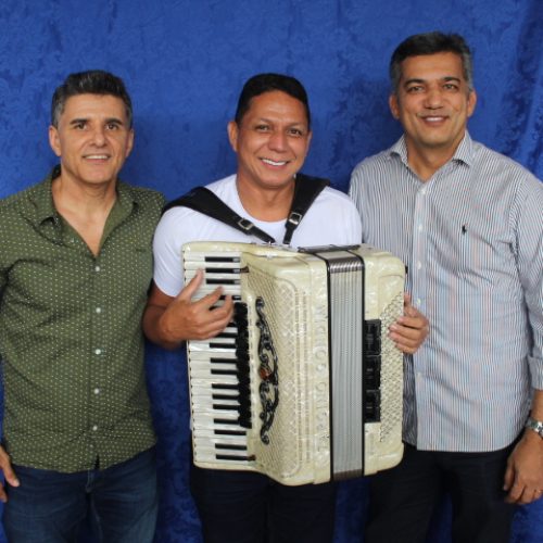 Prefeito Carlos Matos participa de almoço com forrozeiros e discute projeto musical para Riachão do Jacuípe.