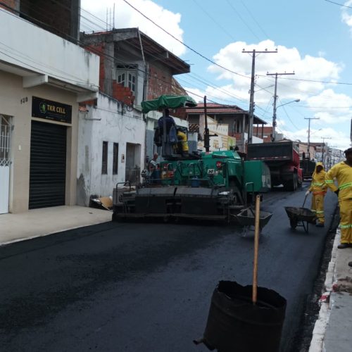 Obra de pavimentação asfáltica é iniciada em Pé de Serra