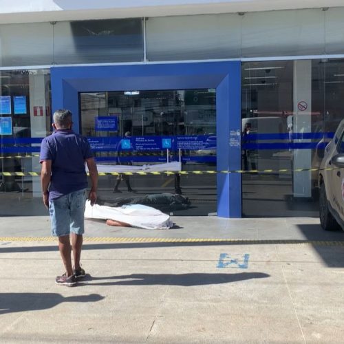 Aposentado passa mal e morre em frente à agência da Caixa Econômica em Feira de Santana