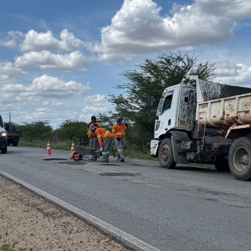 Governo do Estado Inicia operação tapa buraco na BA-120, trecho de Riachão a Coité