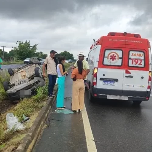 Acidente entre dois veículos deixa uma pessoa ferida na BR-116 Norte em Feira de Santana