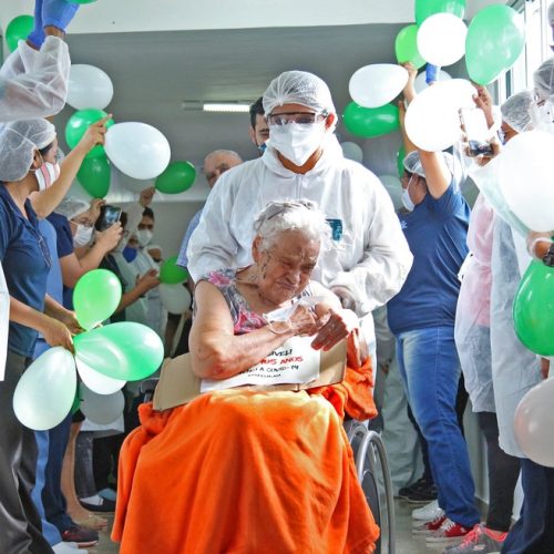 Idosa brasileira de 105 anos tem alta médica após 30 dias e é a mais velha do país a vencer a Covid-19