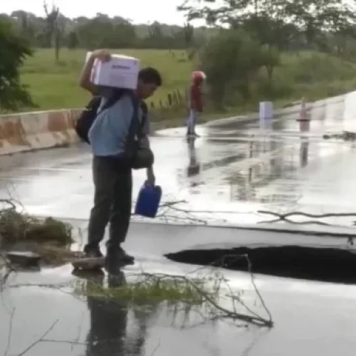 Cratera é aberta em consequência da chuva e ponte que liga Euclides da Cunha a Monte Santo é interditada