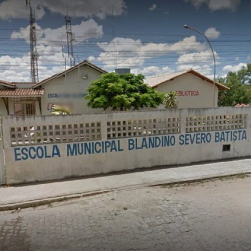 Escola pega fogo e quase 140 alunos ficam sem aula no sul da Bahia