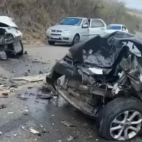 Carros colidem e deixam feridos na BA-120 entre Castro Alves e Santa Teresinha