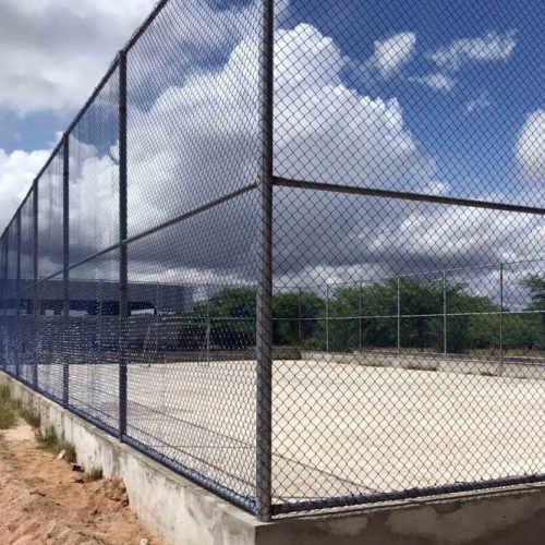 Com quadra poliesportiva quase concluída, Prefeitura também recupera campo de futebol de Ponto Novo