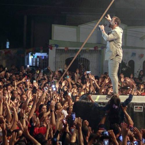 Público vai ao delírio com o show de Tayrone em Riachão do Jacuípe