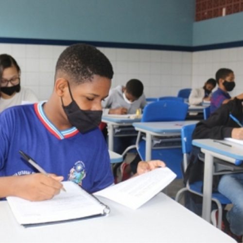 Aulas 100% presenciais na rede estadual de ensino começam nesta segunda-feira