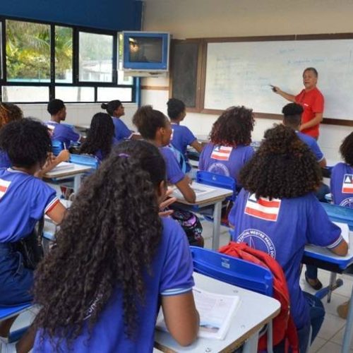 Estudantes começam a receber primeira parcela do Programa Pé-de-Meia