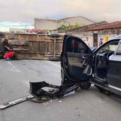 Van com passageiros de uma fábrica colide com veículo em Feira de Santana